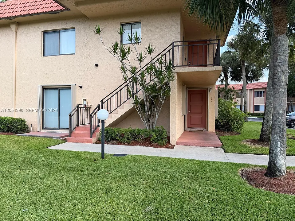 178 Lakeview Dr #101