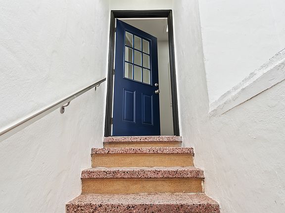 3rd image of 220 Saint Charles Ave #1