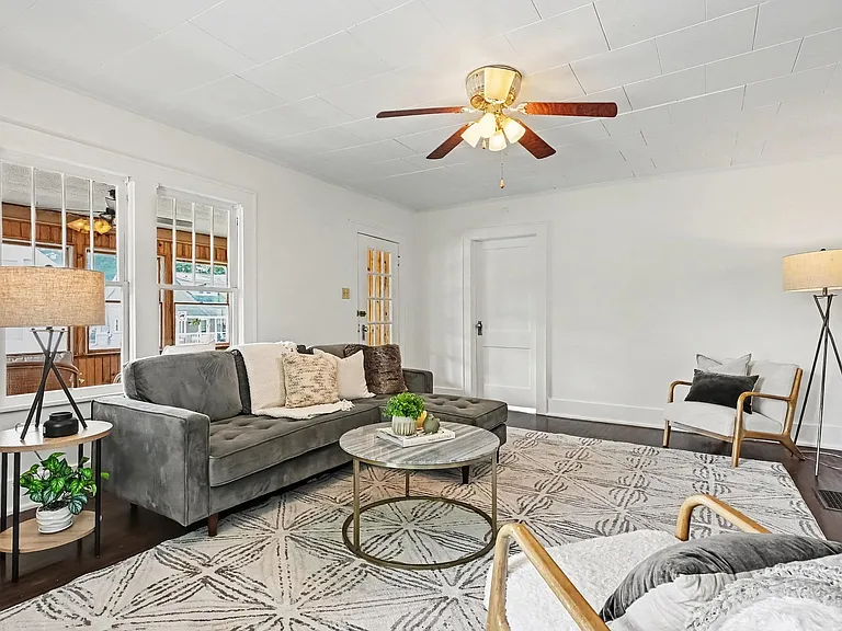 919 E Market St — Photo 11