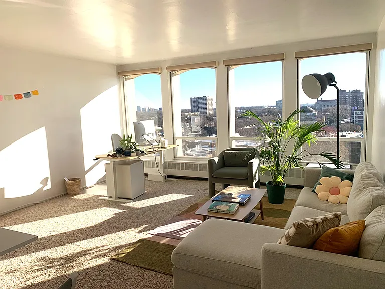 Living room with breathtaking huge windows.