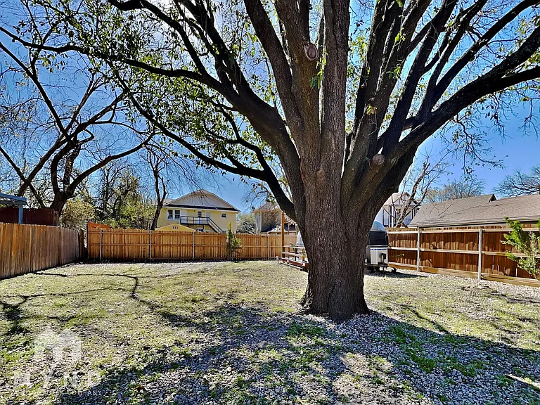 4624 Junius St #B — Photo 17