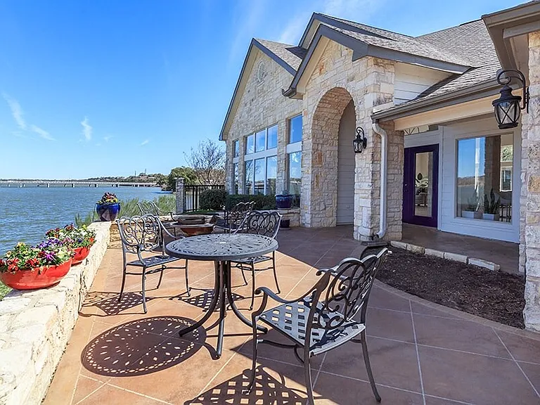 Lakehouse Granbury — Photo 18