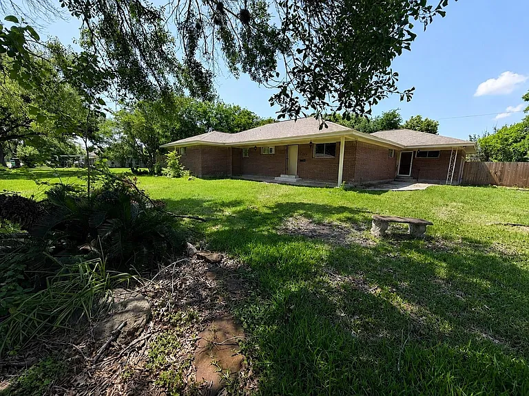 807 W Murrill St — Photo 3