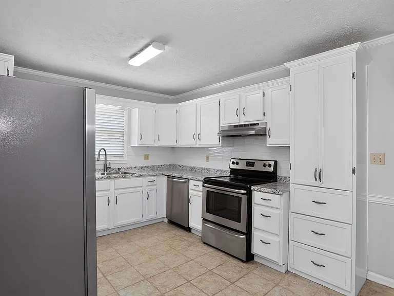 104 Montclair Dr — Photo 4
