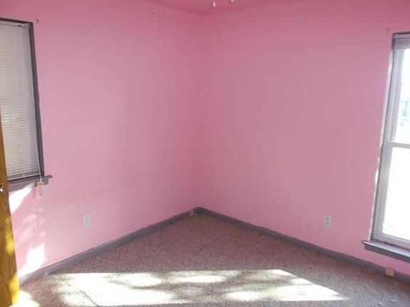 3rd image of 809 Long Dr