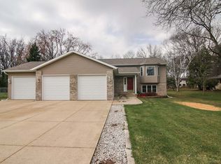 908 Lori Ln, Sun Prairie, WI 53590