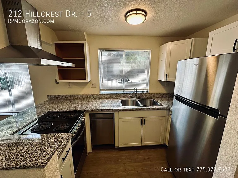 212 Hillcrest Dr #5 — Photo 5