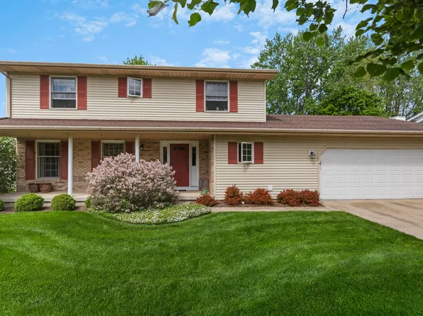 805 Vista Dr, Savoy, IL 61874