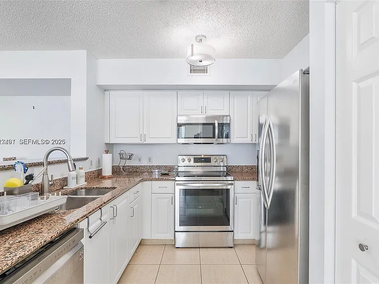1155 Brickell Bay Dr #603 — Photo 6