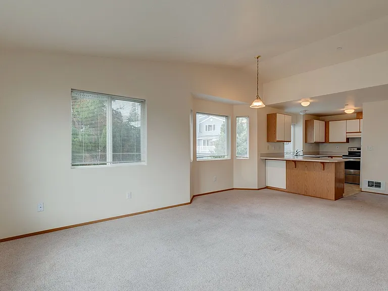 485 SW Bayshore Dr #D303 — Photo 2