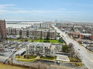 8300 E Jefferson Ave APT 203, Detroit, MI 48214