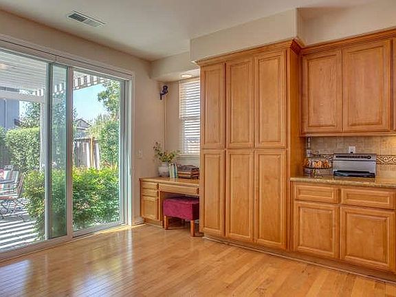 5th image of 19391 Dougherty Ave