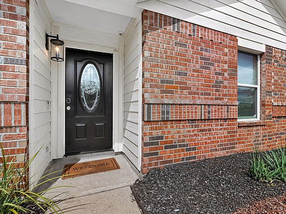 2nd image of 124 Sandlewood Dr