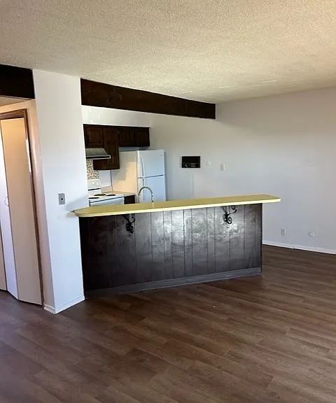 Huge Nob Hill 1 Bedroom w/ Garage, Storage, Ref. Air, & Updates — Photo 31