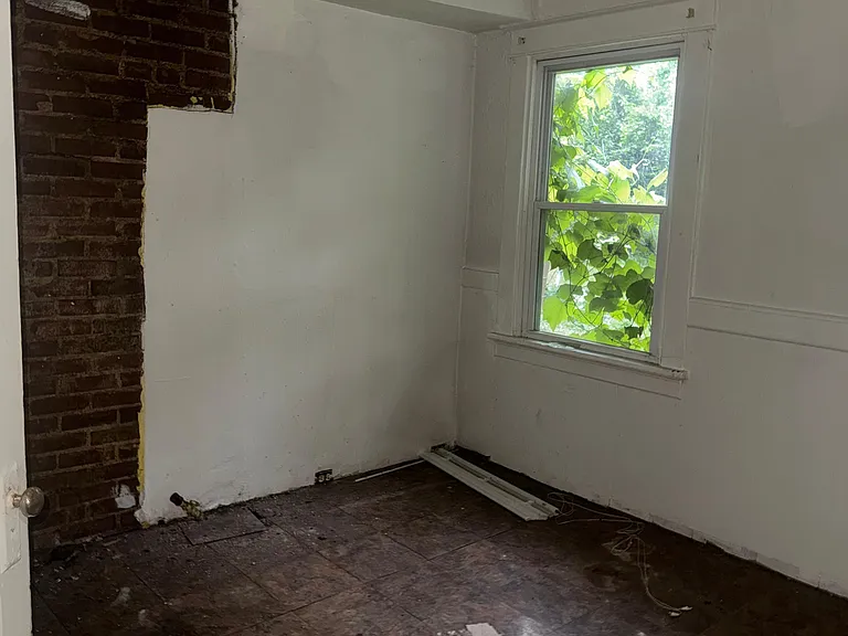 3738 Sylvan Pl — Photo 11