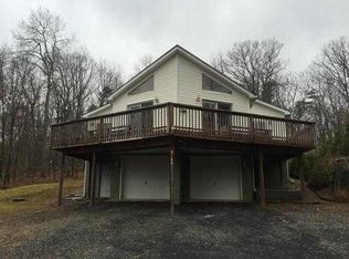 5122 Oakley Ct, Bushkill, PA 18324