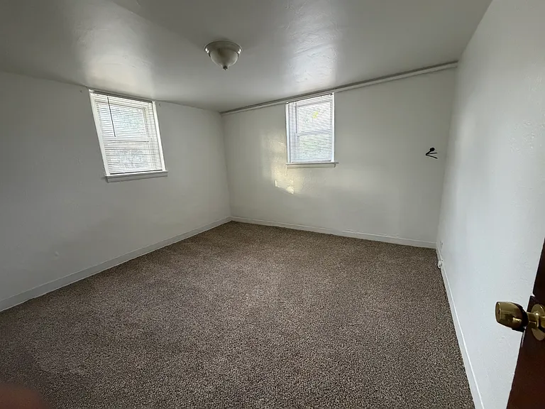 390 E Jefferson Dr — Photo 5