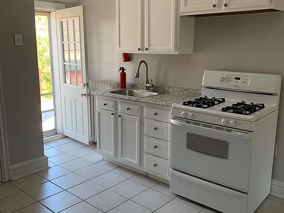 2nd image of 1514 W 14th St APT 3