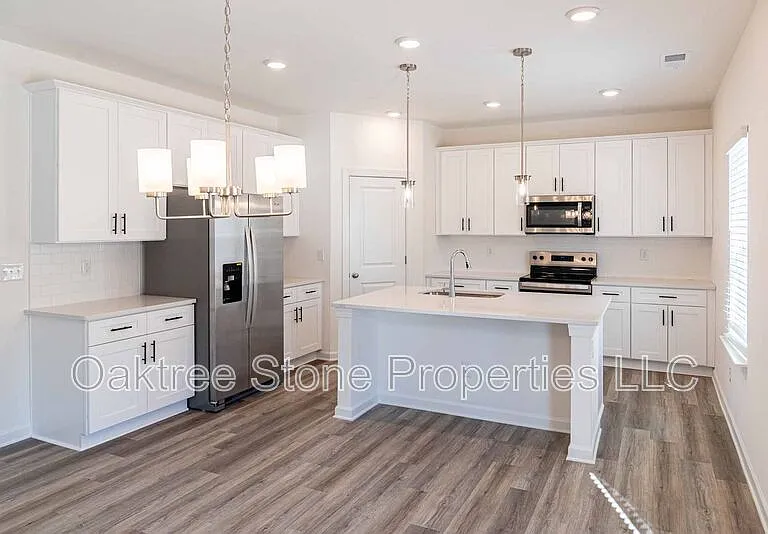 3348 Pepperpike Ct — Photo 3