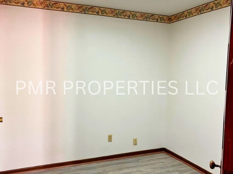 400 E Coolbaugh St — Photo 5