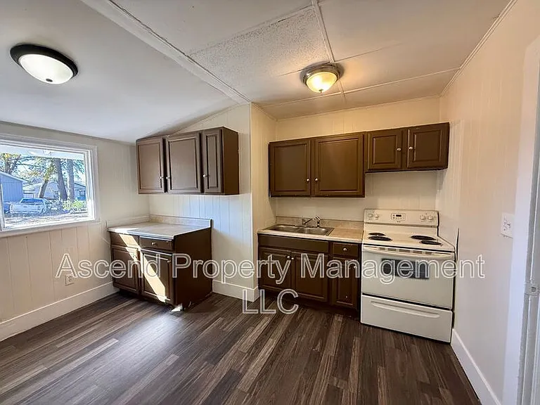 2810 E 46th St #B — Photo 11