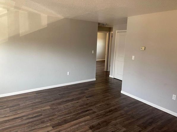 Williamsburg Apartments, 250 Bloomfield Ave, Windsor, CT 06095