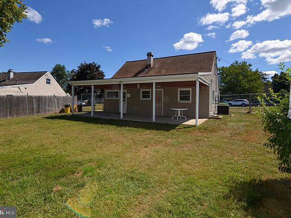 4th image of 115 Stratford Ave