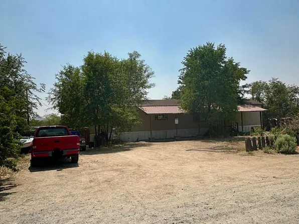 5829 Klondike Dr, Sun Valley, NV 89433