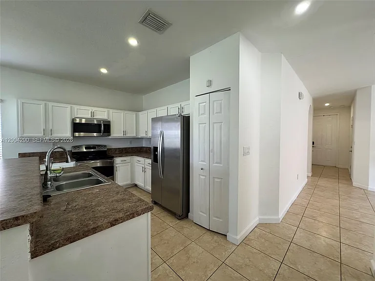 2653 NE 3rd Ct — Photo 2