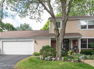 1815 Courtenay Dr, Wheaton, IL 60189