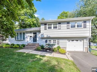 1 Crest Dr, Montvale, NJ 07645