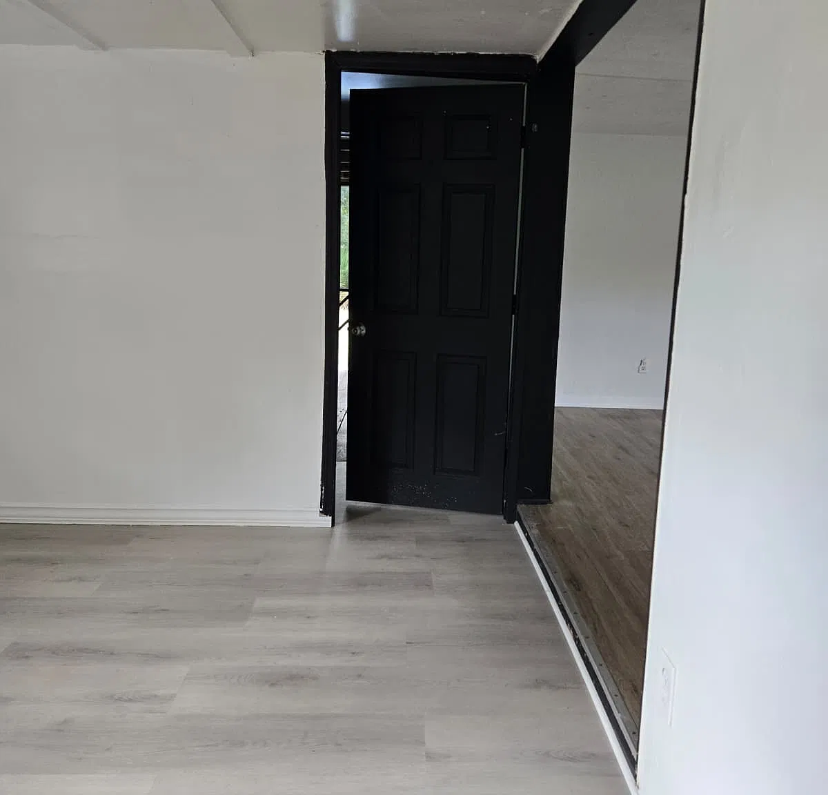 3 bed, 784 sqft, $950 — Photo 2