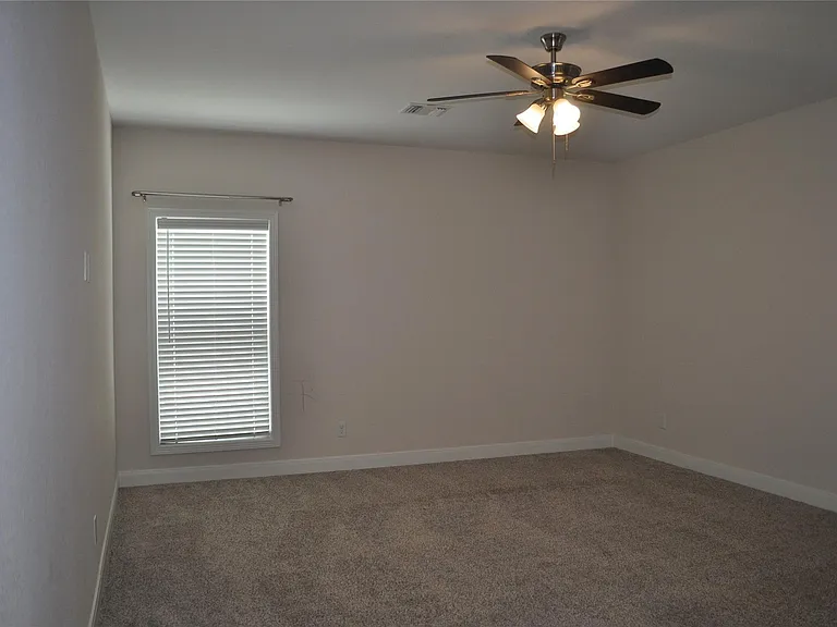 2502 Majestic Oaks Ct — Photo 18