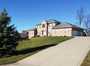 401 Wakefield Run Blvd, Hinckley, OH 44233
