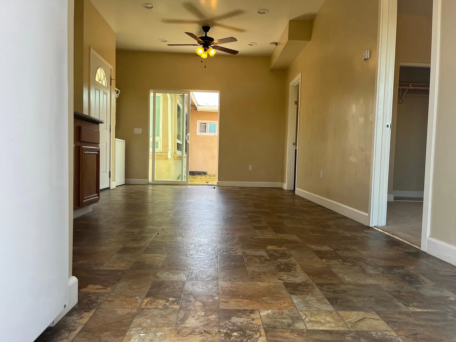 4 bed, 1200 sqft, $5,600 — Photo 1