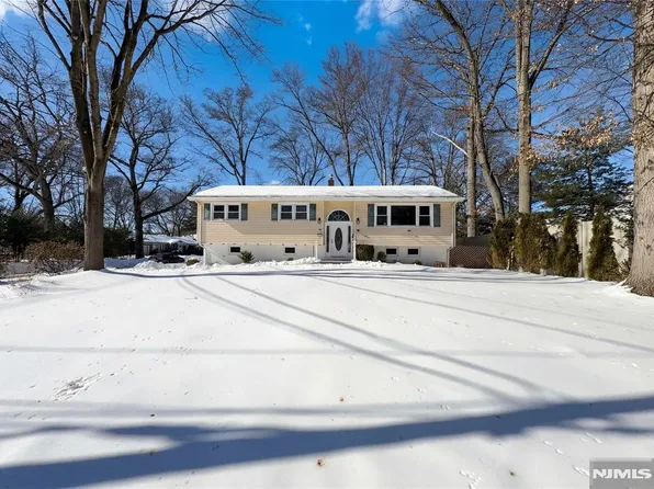 2622 Cleveland Ave, Washington Township, NJ 07676