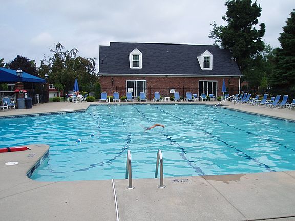 Oakbrook Pool and Clubhouse