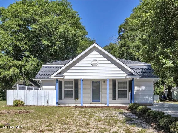127 NW 19th Street, Oak Island, NC 28465