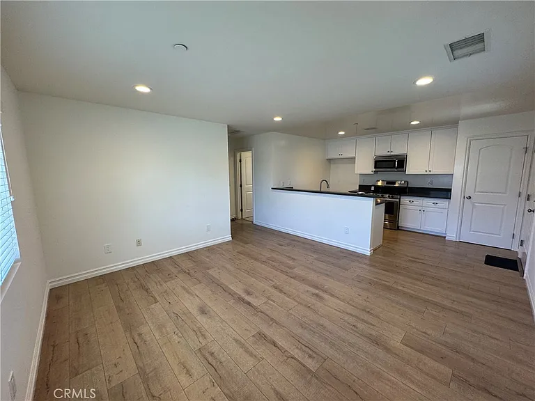 2306 N Catalina St — Photo 5