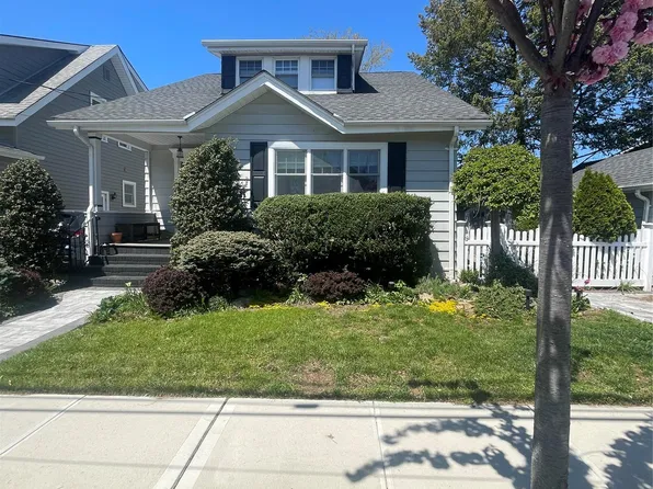 51 Ormond St, Rockville Centre, NY 11570