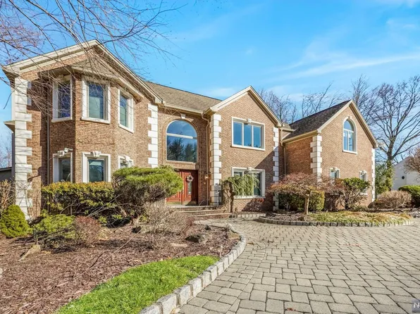 6 Buckingham Ct, River Vale, NJ 07675