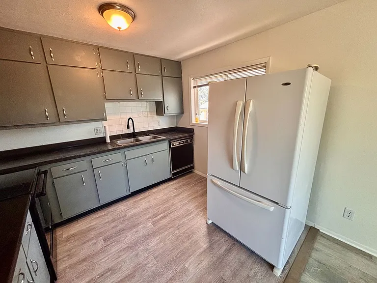 3824 Manchester St — Photo 10