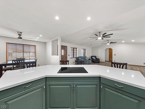 5th image of 281 E Kimberly Dr