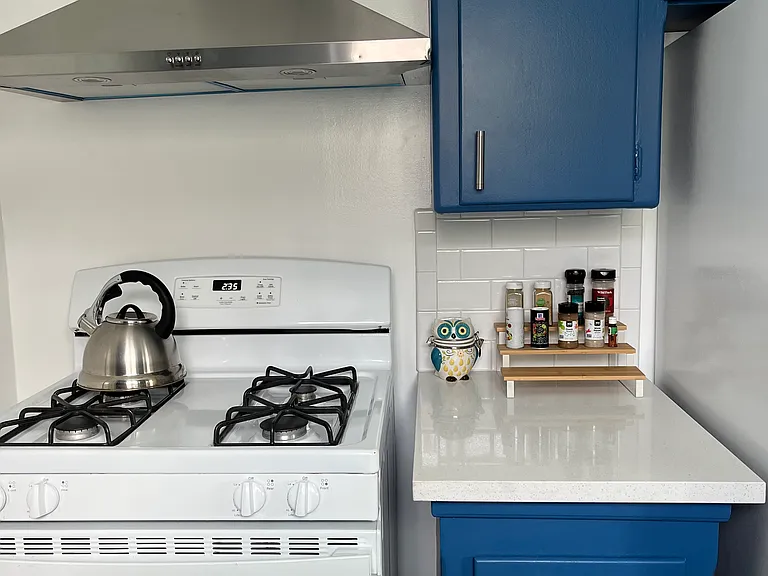 2037 Stewart St #1/2 — Photo 9