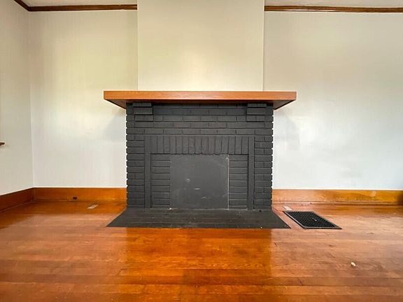 4th image of 2411 N Main St #2409