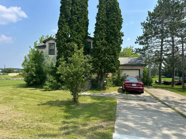 302 4th St SE, Deer River, MN 56636