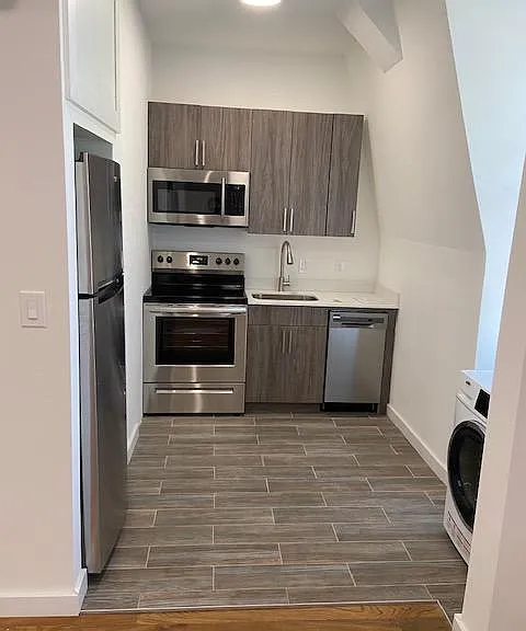 1935 Spruce St #4B — Photo 3