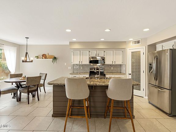 3rd image of 519 W ENCINAS Street