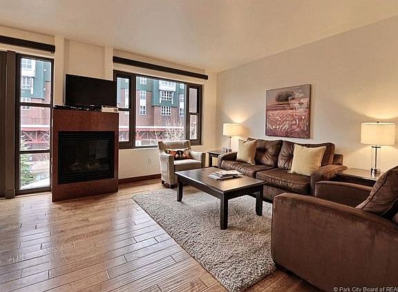 4th image of 1335 Lowell Ave #303