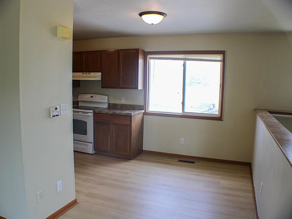 3rd image of 215 Jewel Dr Unit 1